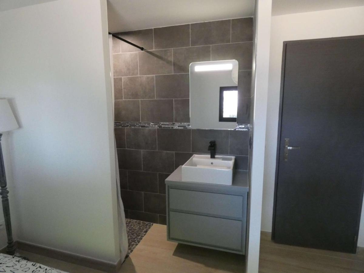 Proche Lac Du Salagou, Chambre Agreable Avec Salle D'Eau Et Wc Prive Lacoste  外观 照片
